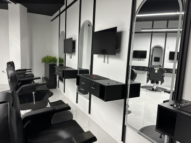 Hairdresser/Barber/Nail Tech