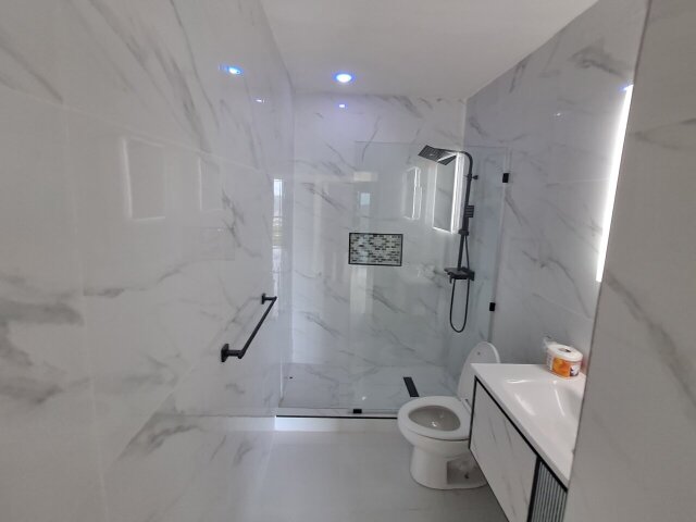 Skyline Close 1 Br 1 Bth Apt