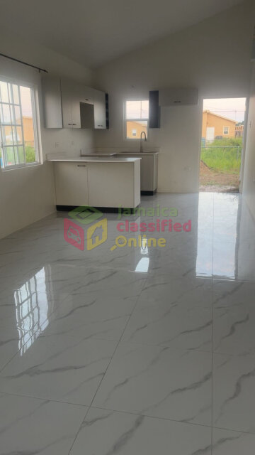Charming 2 Bedrooms Available In Phoenix Village