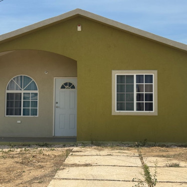 Charming 2 Bedrooms Available in Phoenix Village Houses Greater Portmore