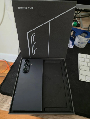Galaxy Fold 7 1T Phones Andrew
