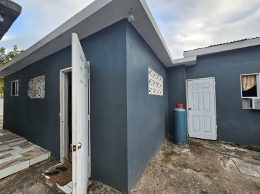 3 Bed, 2 Bath House For Sale Salt Ave, Clarendon