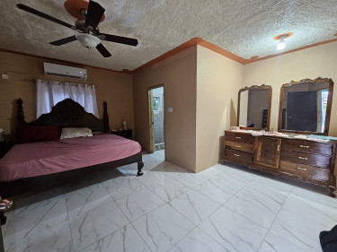 3 Bed, 2 Bath House For Sale Salt Ave, Clarendon
