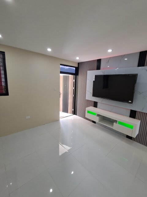 Newly Remodelled 1 Bedroom Apt For Sale