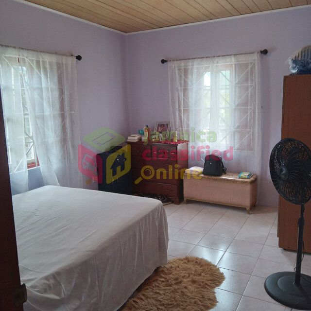 REVISED PRICE...6 Beds/4 Baths, Albion St. Thomas