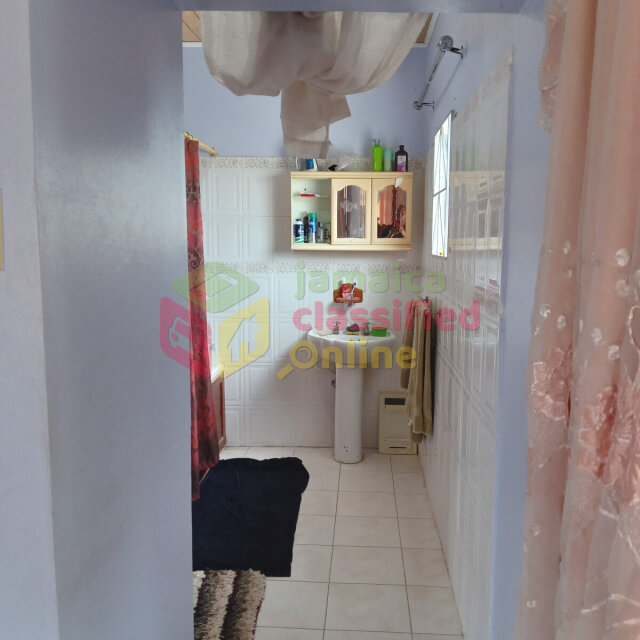 REVISED PRICE...6 Beds/4 Baths, Albion St. Thomas