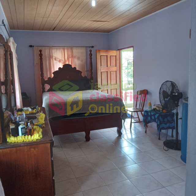 REVISED PRICE...6 Beds/4 Baths, Albion St. Thomas