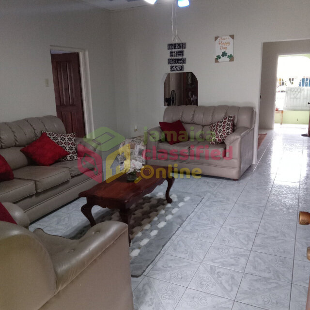 REVISED PRICE...6 Beds/4 Baths, Albion St. Thomas