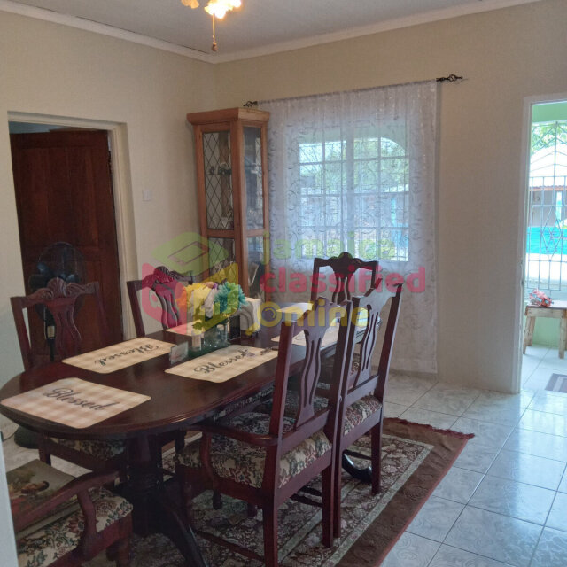REVISED PRICE...6 Beds/4 Baths, Albion St. Thomas