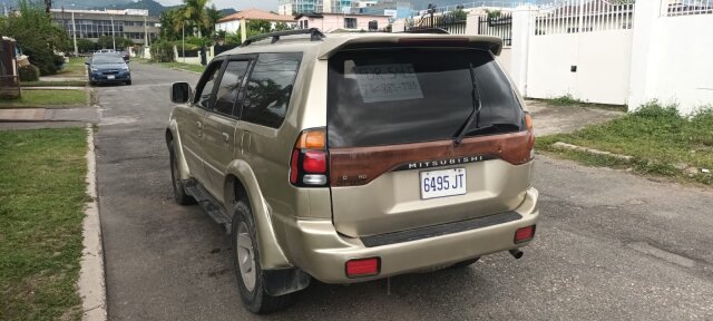 00025 Vans & SUVs FairView Spanish Town