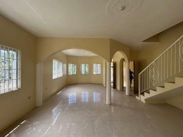2 Bed, 2 Bath Apartment With Pool. Airbnb Approved