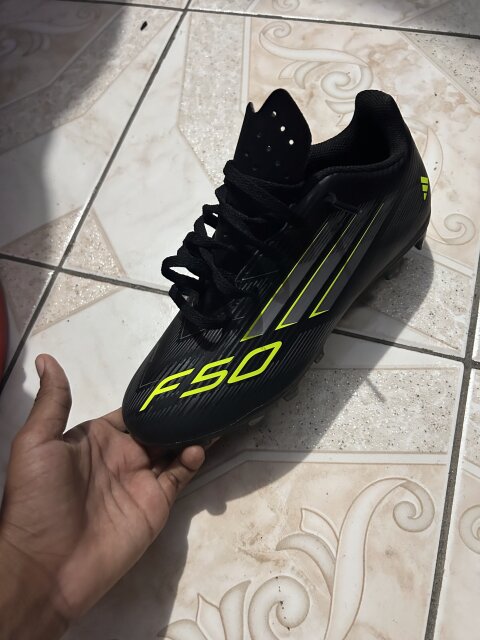 Black F50 Kids Size 4