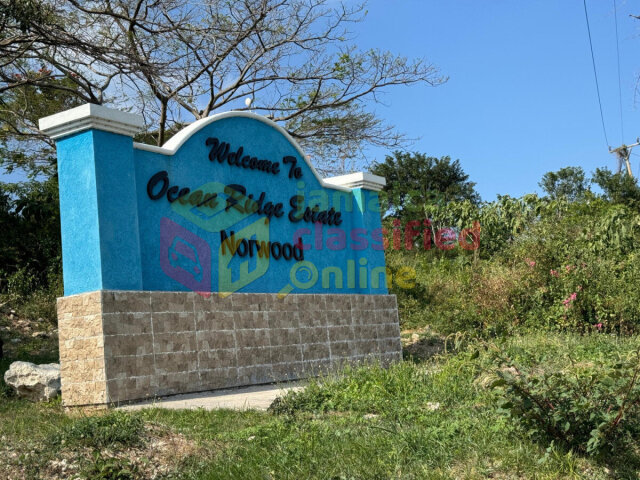 Charming 2 Bedrooms Home In Ocean Ridge