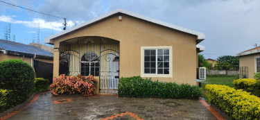 Charming 2 Bedrooms in Phoenix Park Village Houses Portmore 