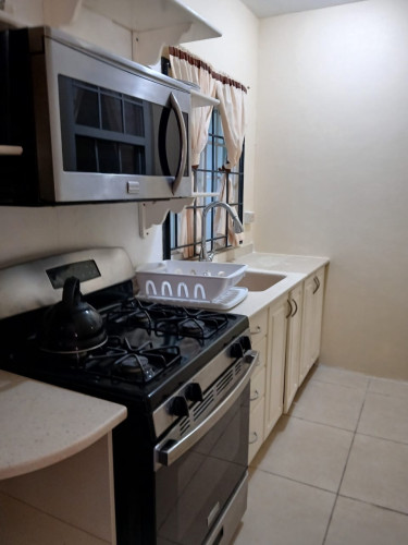 Stylish 1 Bedroom Flat, Fully Furnished Apartments Mona 