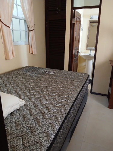 Stylish 1 Bedroom Flat, Fully Furnished