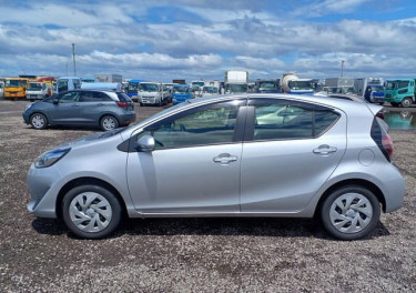 CLEAN PERFECT USED RHD 2021 TOYOTA AQUA