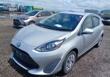 CLEAN PERFECT USED RHD 2021 TOYOTA AQUA Cars Kingston