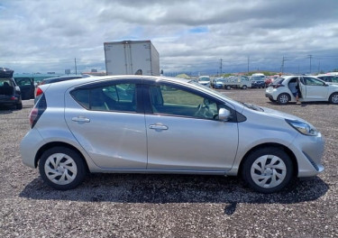 CLEAN PERFECT USED RHD 2021 TOYOTA AQUA