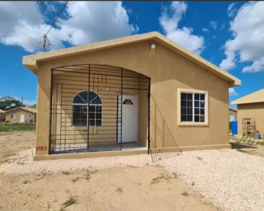 2 BEDROOM HOUSE, GATED COMMUNITY PORTMORE