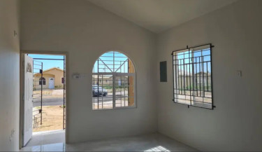 2 BEDROOM HOUSE, GATED COMMUNITY PORTMORE