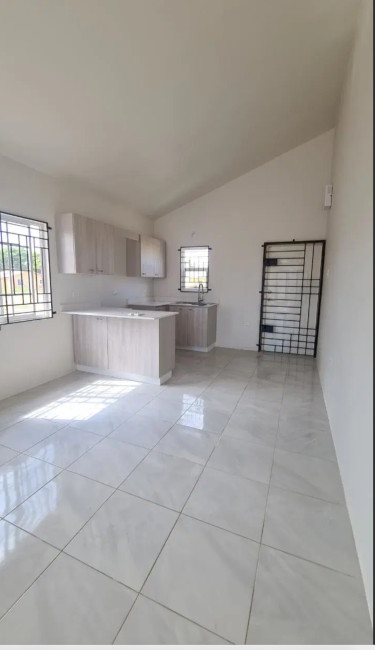 2 BEDROOM HOUSE PHOENIX PARK VILLAGE, GATED