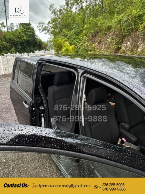 2013 Toyota Isis Platana