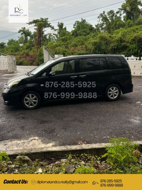 2013 Toyota Isis Platana