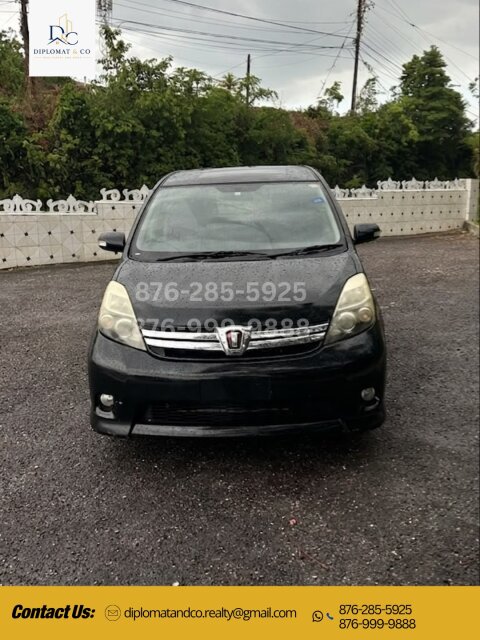 2013 Toyota Isis Platana