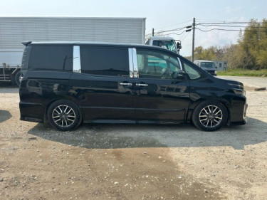 CLEAN USED RHD 2018 Toyota Voxy ZS Kirameki
