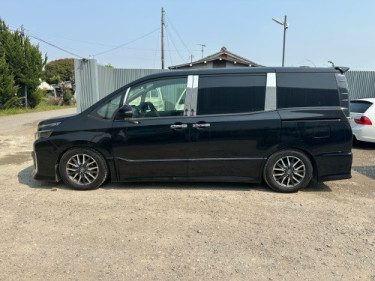 CLEAN USED RHD 2018 Toyota Voxy ZS Kirameki