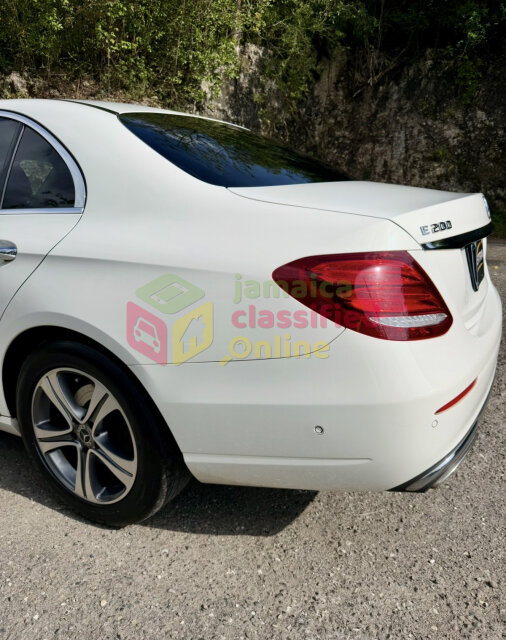 Mercedes-Benz E200