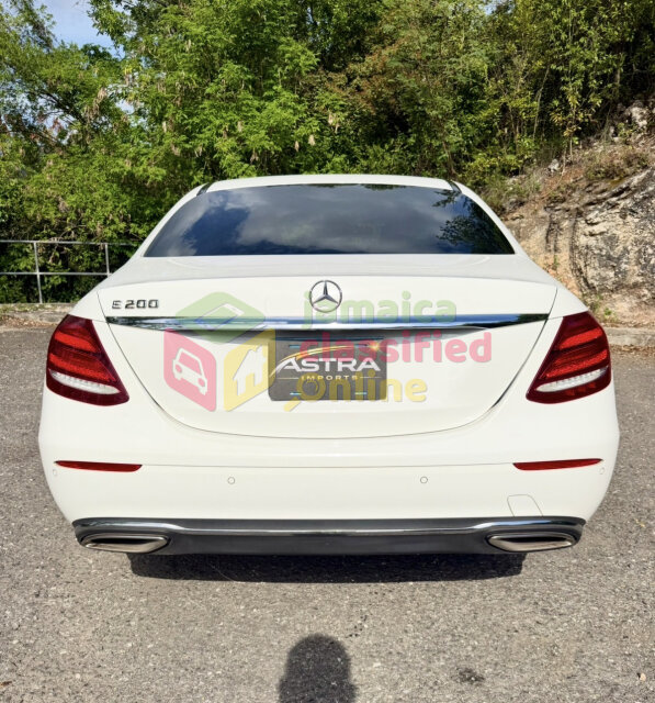 Mercedes-Benz E200