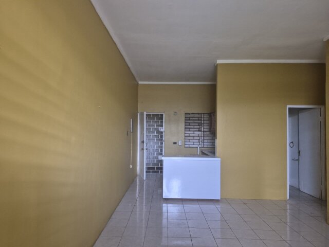 Centrally 2 Bed 1 Bath Apt For Sale, Ruthven Rd