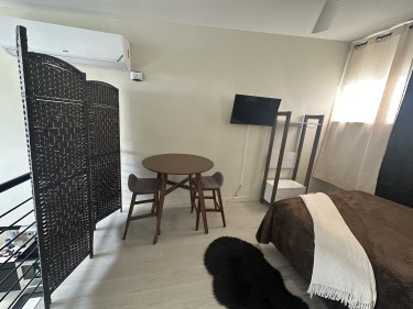 2 Bedroom 1 Bathroom Furnished Apartment 