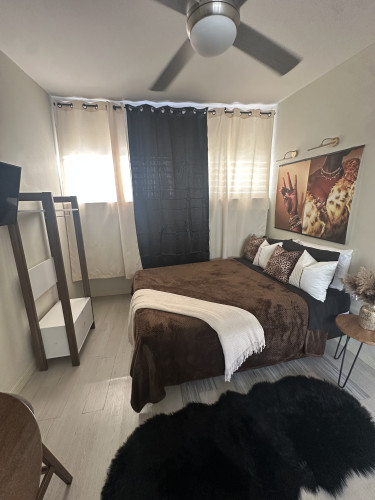 2 Bedroom 1 Bathroom Furnished Apartment 