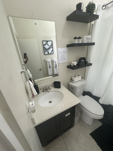 2 Bedroom 1 Bathroom Furnished Apartment 