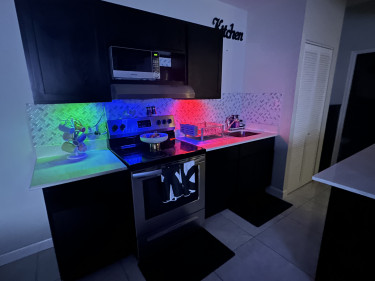 2 Bedroom 1 Bathroom Furnished Apartment 