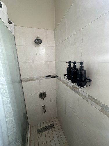 2 Bedroom 1 Bathroom Furnished Apartment 