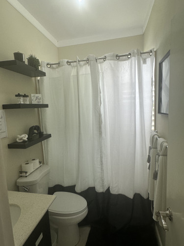 2 Bedroom 1 Bathroom Furnished Apartment 