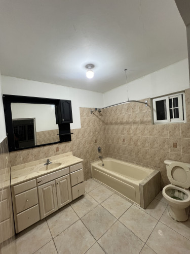 Bright 1 Bedroom, 1st Month Rent Free