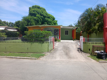 4 Bedroom Home/4 Baths/ 2 Kitchens Houses Meadowbrook
