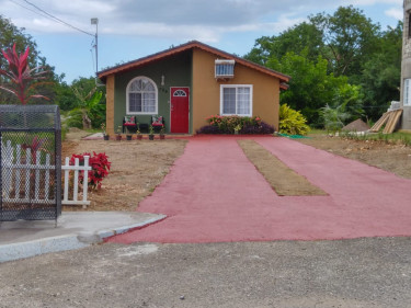2 Bedroom House With Large Land Space Houses Falmouth