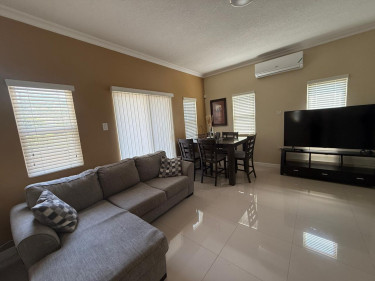 3 Bedroom Apartment - Meadowbrook