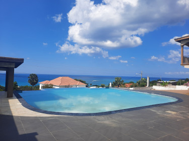5 Bedrooms Executive Villa