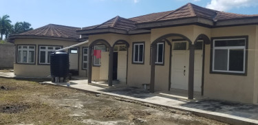 5 Bedrooms Executive Villa