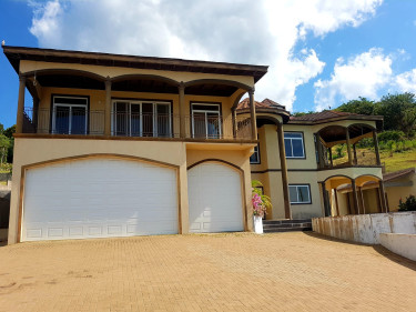 5 Bedrooms Executive Villa