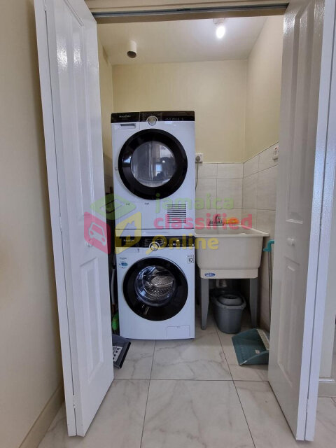 Spacious 1 Bedroom Furnished Apartment in Kingston
