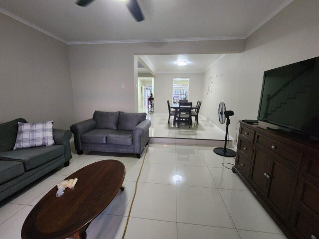 Charming 2 Bedrooms Townhouse in Hopefield Manor