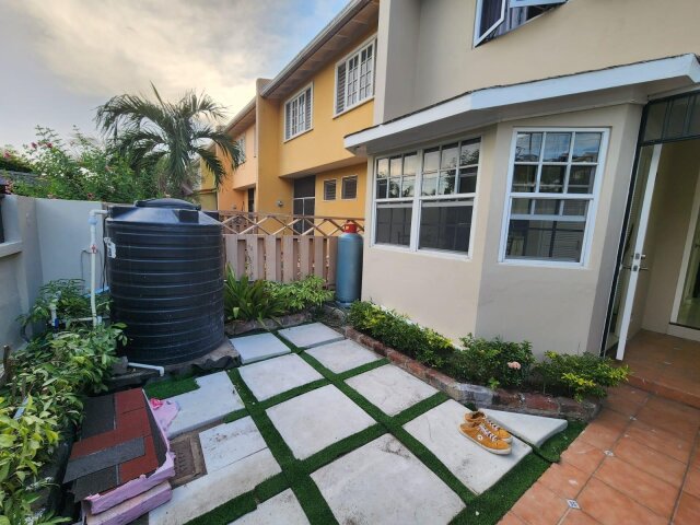 Charming 2 Bedrooms Townhouse in Hopefield Manor